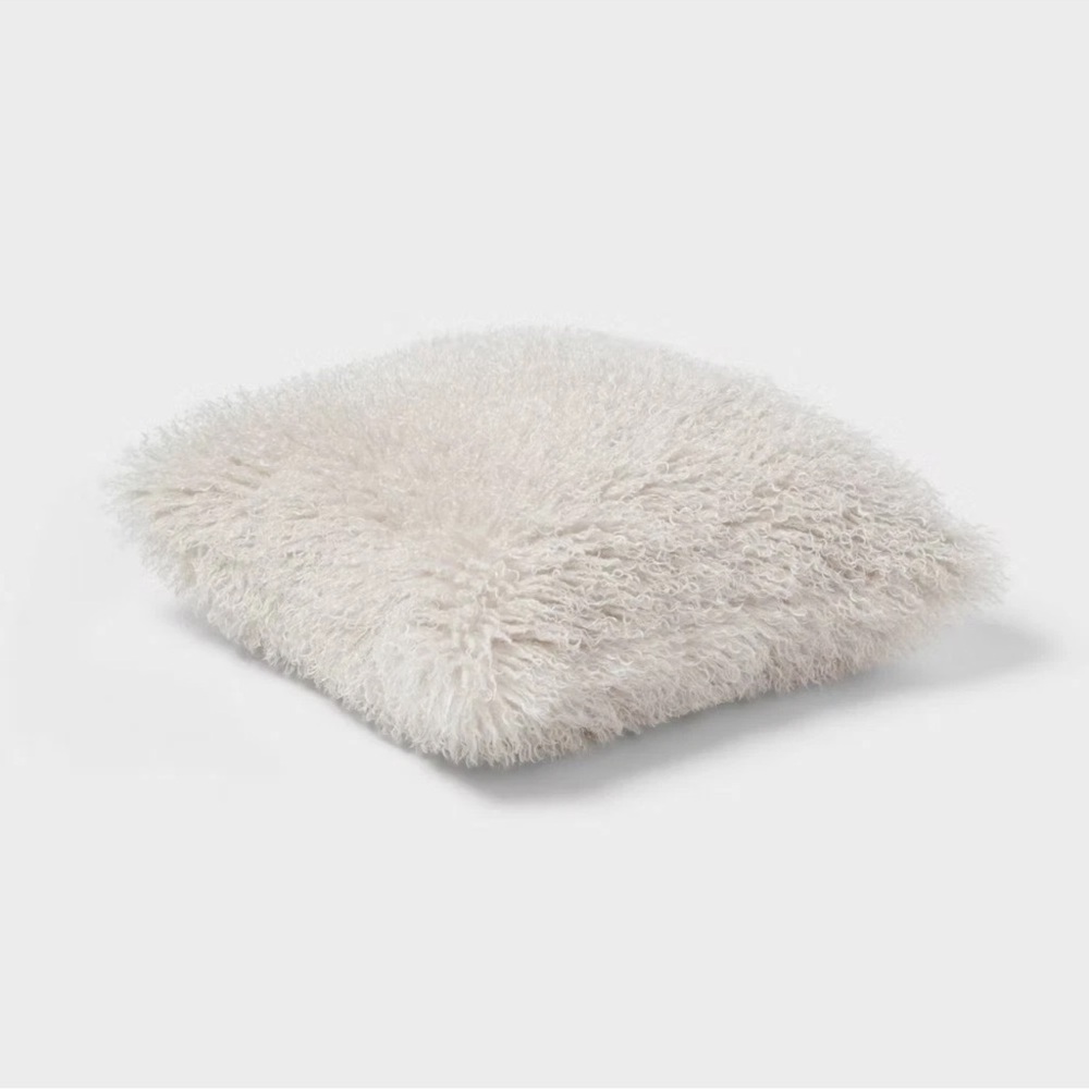 Nwt 24x24 Faux Mongolian Fur Decorative
Throw Pillow Light Gray - Picture 3 of 5
